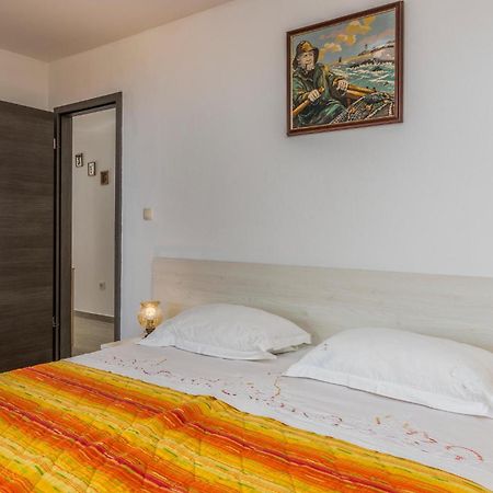 Lovely Apartment In Mali Losinj With Kitchen Extérieur photo