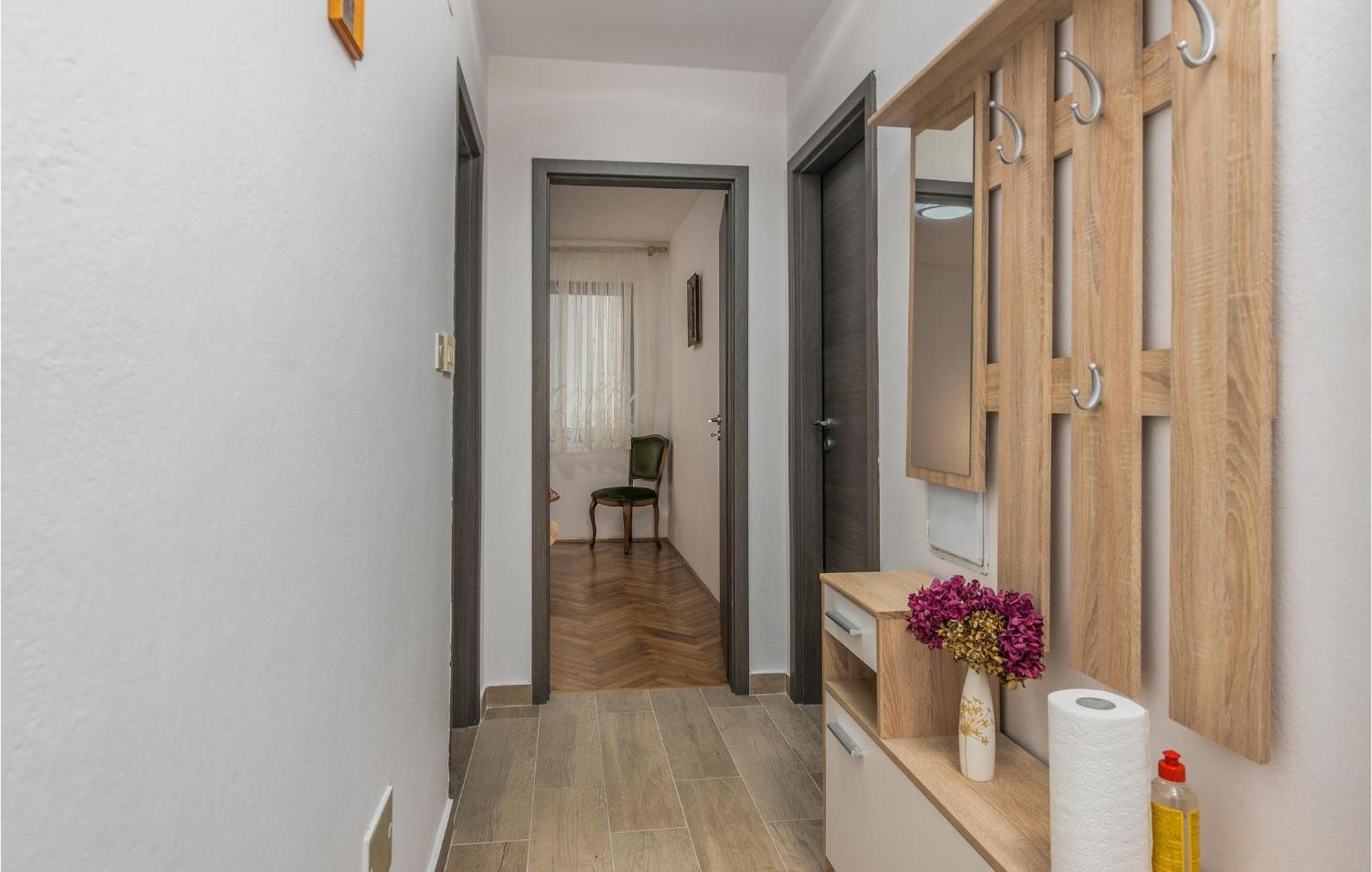 Lovely Apartment In Mali Losinj With Kitchen Extérieur photo