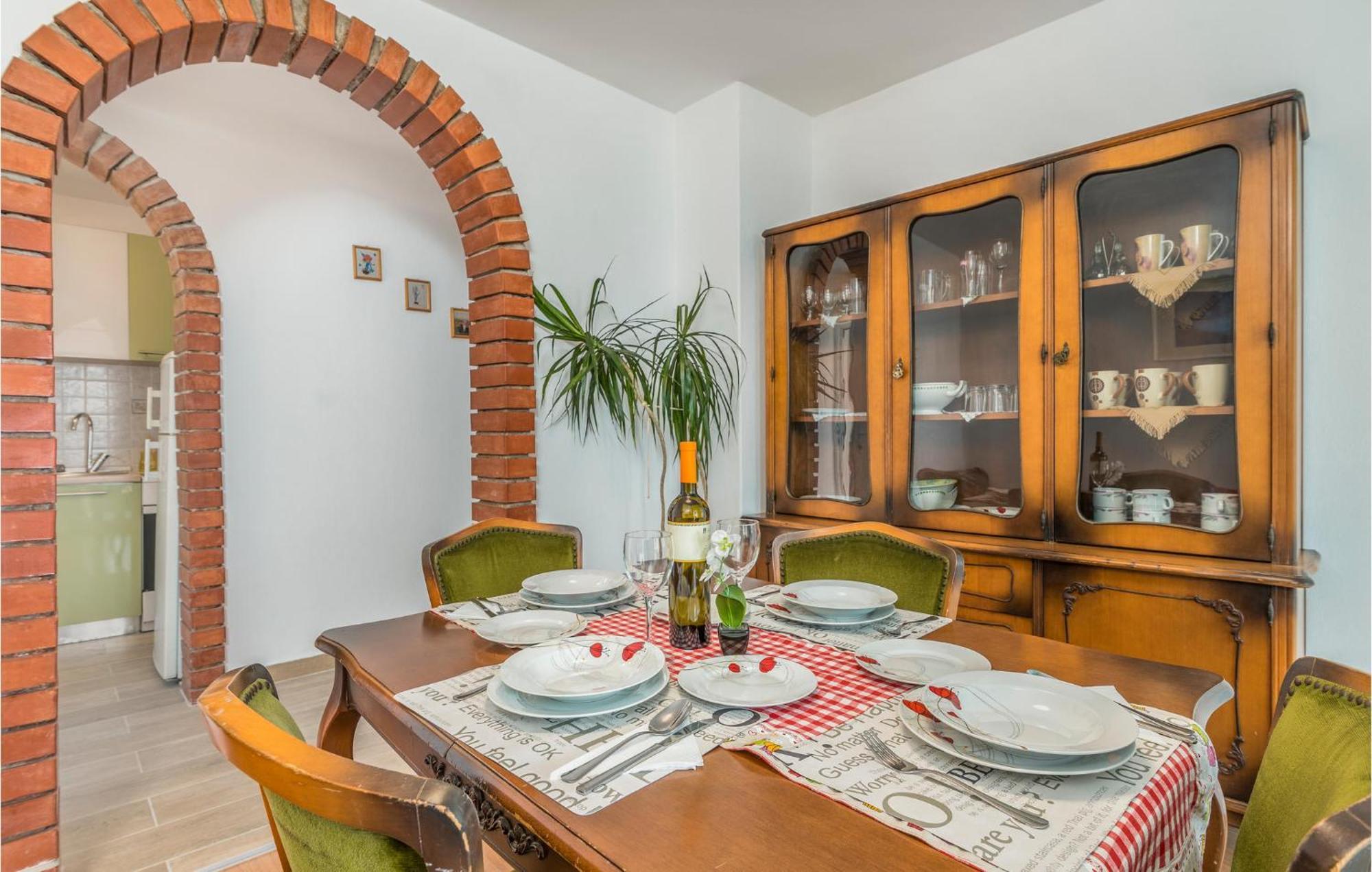 Lovely Apartment In Mali Losinj With Kitchen Extérieur photo