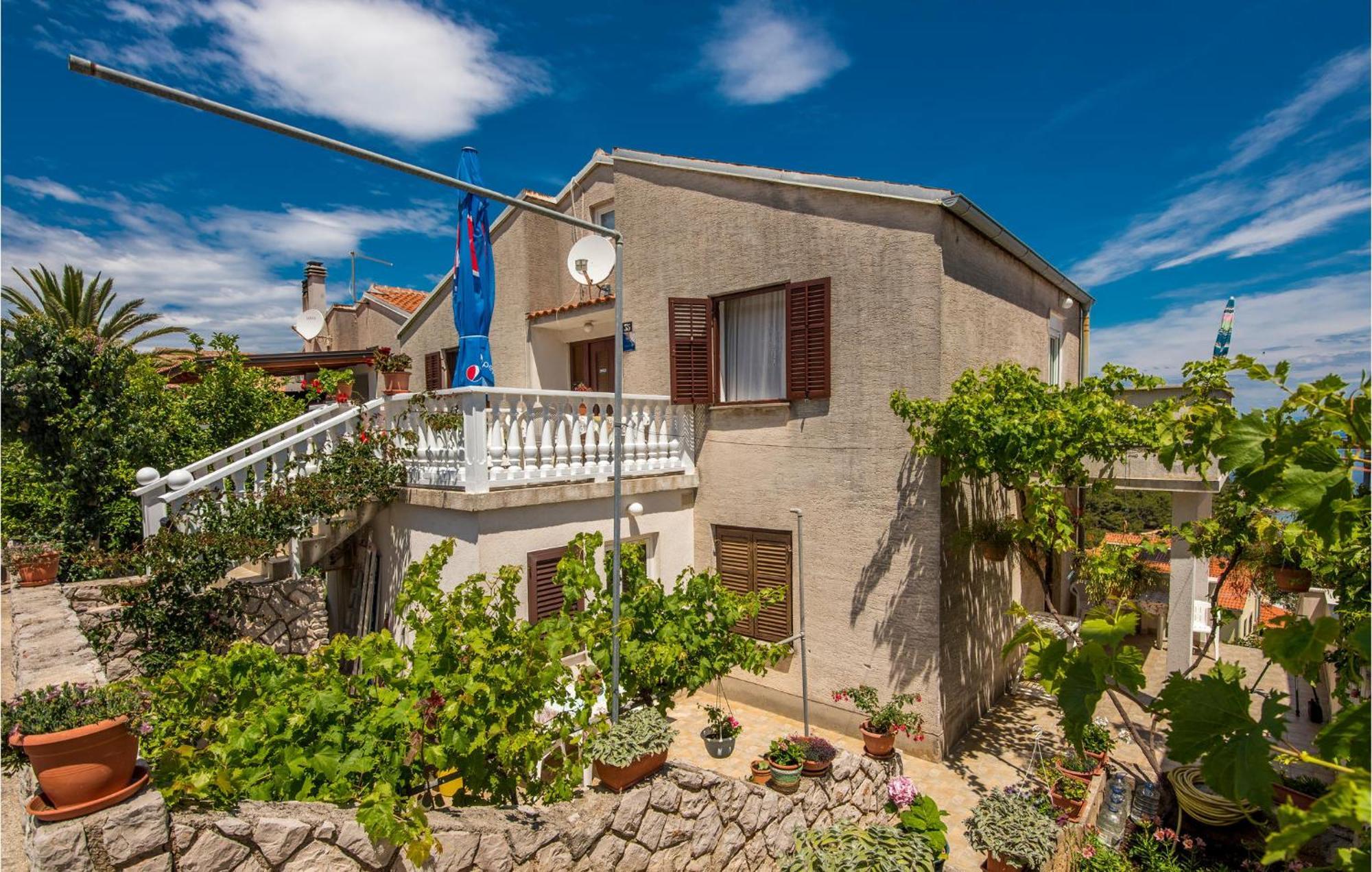 Lovely Apartment In Mali Losinj With Kitchen Extérieur photo