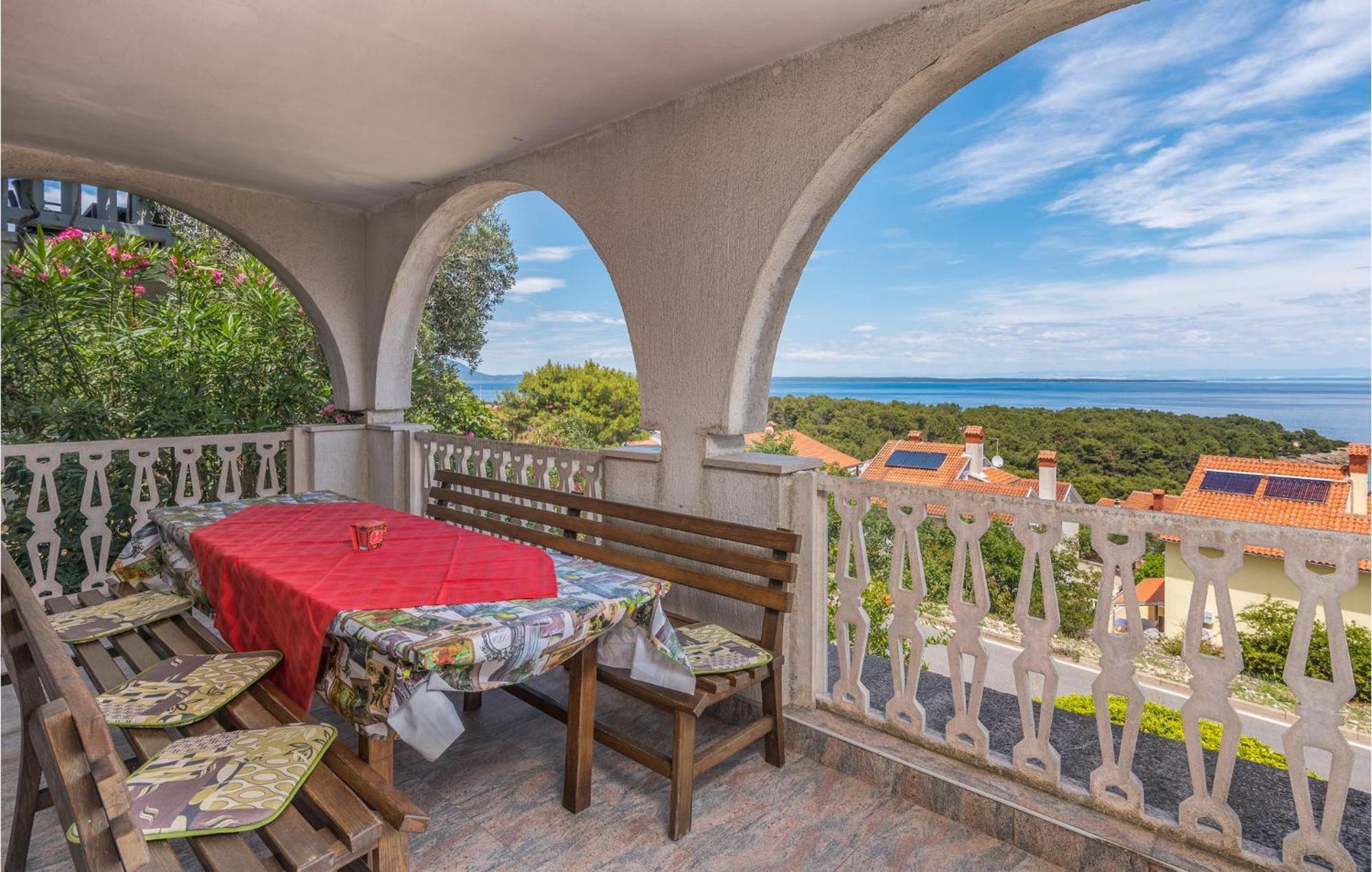 Lovely Apartment In Mali Losinj With Kitchen Extérieur photo